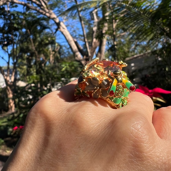 Gorgeous Enameled goldtone flowers n bee butterfly cocktail statement ring - Picture 3 of 12
